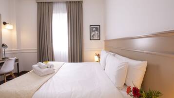 2 habitaciones, caja de seguridad en la habitación y escritorio