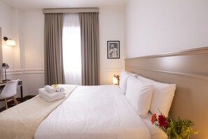 2 bedrooms, in-room safe, desk, blackout curtains