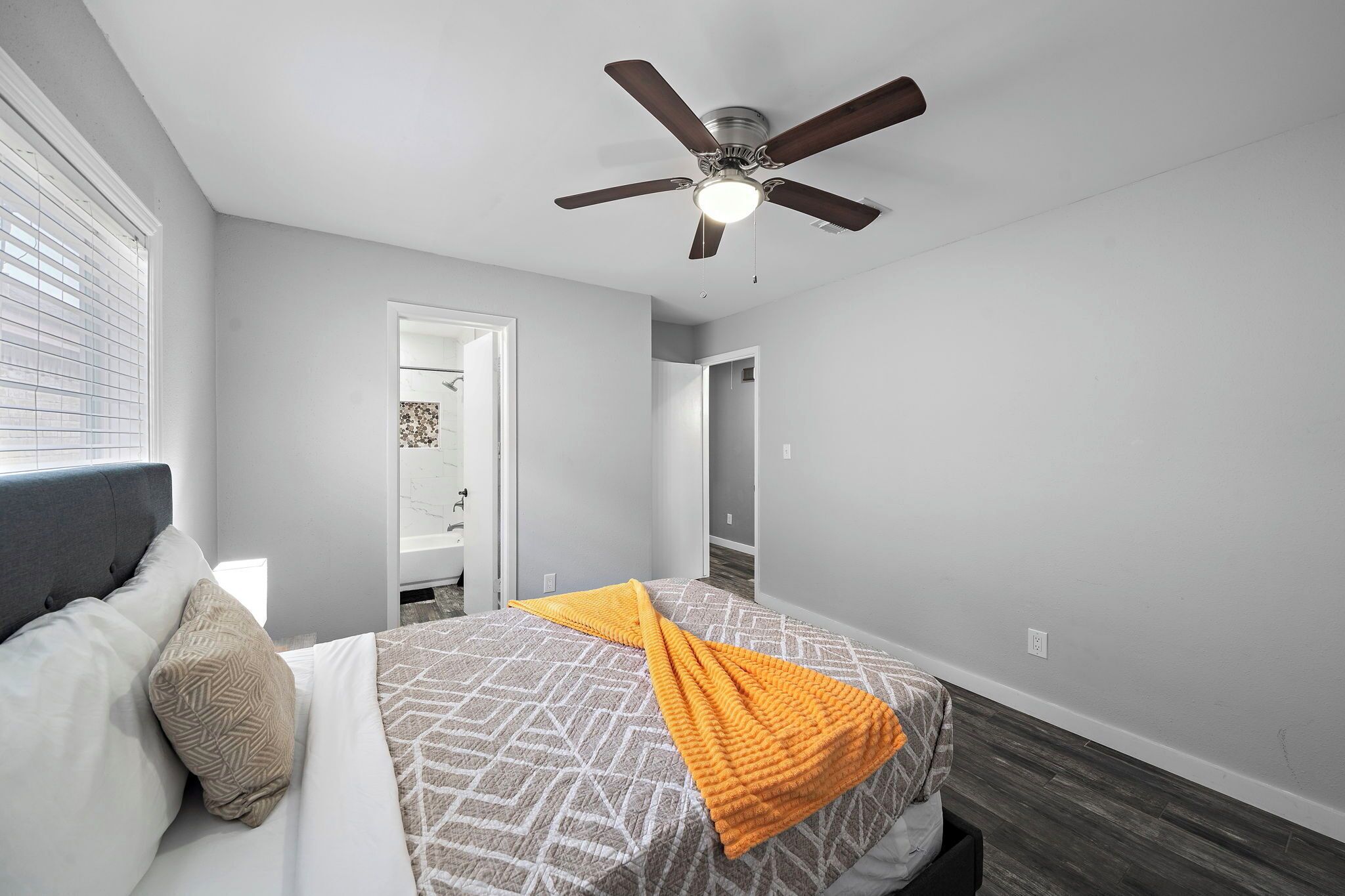 4 chambres, bureau, fer et planche à repasser, Wi-Fi gratuit