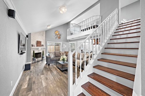 Cozy 4BR Houston Home in International District<br>Fast Wi-Fi, fully stocked kitchen, 2 free parking spots, and pet-friendly!