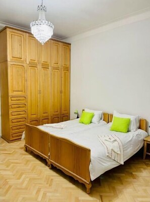 2 bedrooms, desk, iron/ironing board, free WiFi