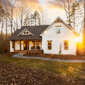 Exterior - One of a Kind Mountain Retreat! (Dahlonega)