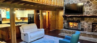 Creekside Cabin in the Mountains