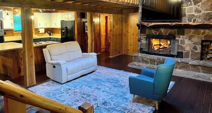 Creekside Cabin in the Mountains