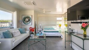 ห้องพาโนรามิกสตูดิโอสวีท | ตู้นิรภัยในห้องพัก, ผ ้าม่านกันแสง, เตารีด/โต๊ะรีดผ้า, Wi-Fi ฟรี