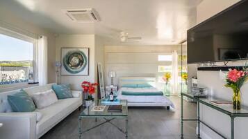 Studio Suite Panorama | Brankas, tirai kedap cahaya, setrika/meja setrika, dan Wi-Fi gratis