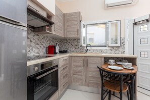 Suite estudio Deluxe | Cocina privada | Cafetera de espresso y tetera eléctrica 
