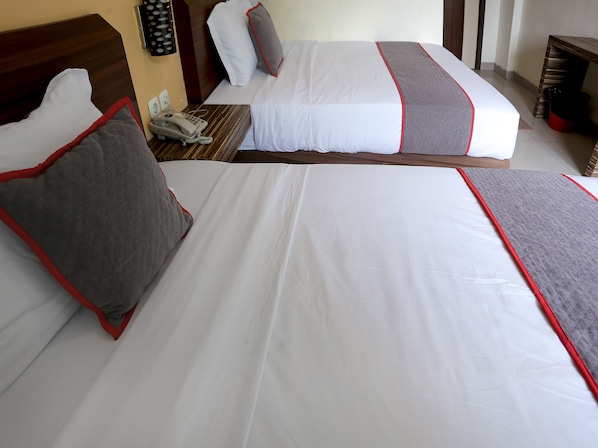Chambre Deluxe avec lits jumeaux | Bureau, Wi-Fi gratuit, draps fournis