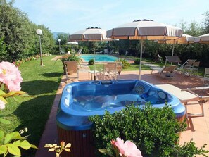 Bain à remous extérieur