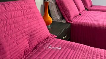 Habitación triple Confort | Wifi gratis y ropa de cama
