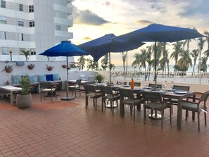 تناول الطعام بالخارج