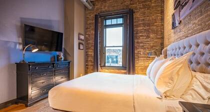 Hip Urban Loft-Small Town Charm - 124 LOFTS #2
