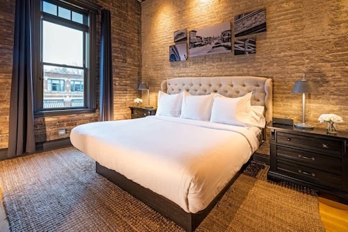 Hip Urban Loft-Small Town Charm - 124 LOFTS #2