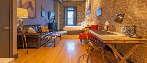 1 habitación, escritorio, tabla de planchar con plancha y wifi