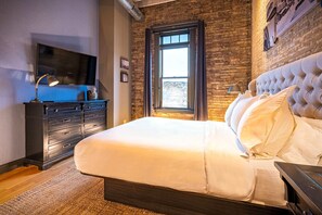 1 bedroom, desk, iron/ironing board, WiFi