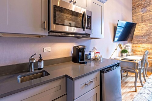 124 Lofts #3 - Downtown Dundee - Walk to Dining