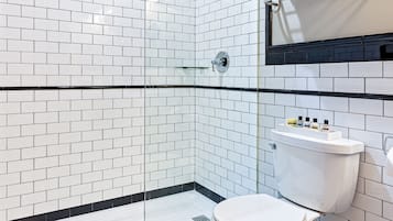 Dusch, hårtork, handdukar och schampo