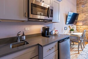 Unclassified image, 5 of 23, button - Hip Urban Loft-Small Town Charm - 124 LOFTS #3 (West Dundee)