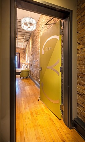 1 bedroom, desk, iron/ironing board, WiFi