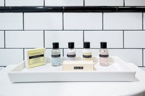 Unclassified image, 4 of 23, button - Hip Urban Loft-Small Town Charm - 124 LOFTS #3 (West Dundee)