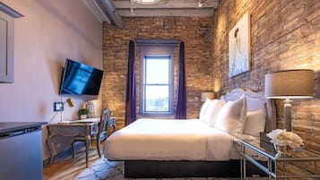 1 bedroom, desk, iron/ironing board, WiFi