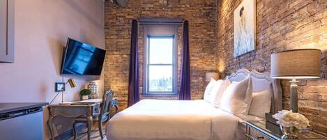 1 bedroom, desk, iron/ironing board, WiFi
