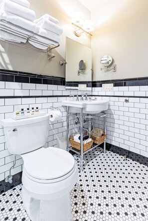 Shower, hair dryer, towels, shampoo