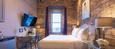 1 bedroom, desk, iron/ironing board, WiFi