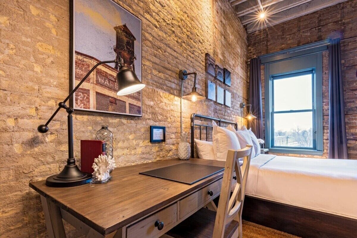 1 bedroom, desk, iron/ironing board, WiFi