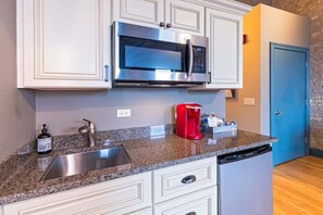 Fridge, microwave, coffee/tea maker, cookware/dishes/utensils - Hip Urban Loft-Small Town Charm -124 LOFTS #4 (West Dundee)
