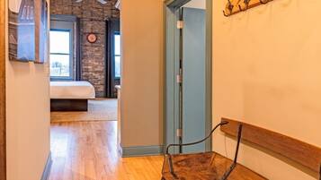 1 bedroom, desk, iron/ironing board, WiFi