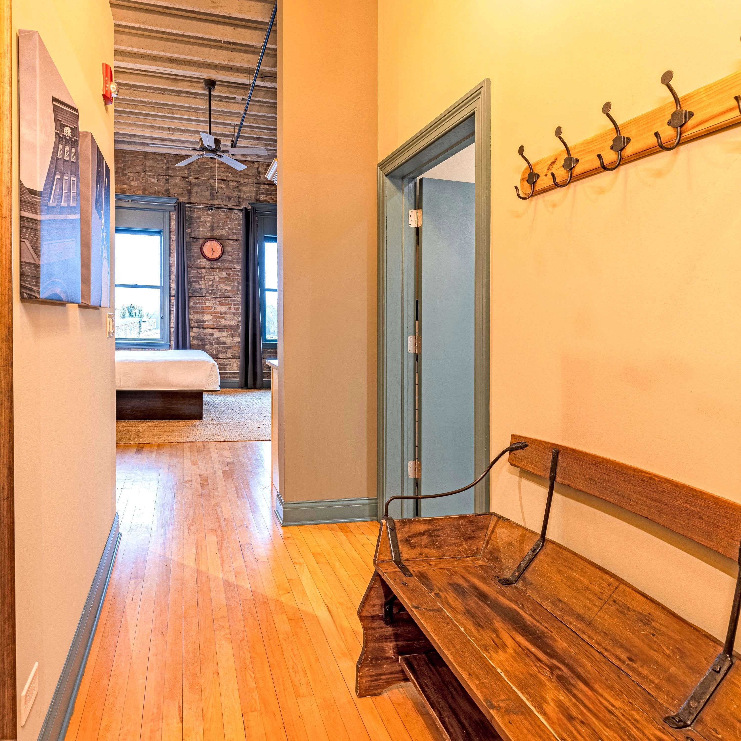 1 bedroom, desk, iron/ironing board, WiFi