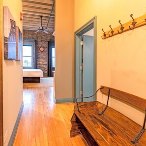 1 bedroom, desk, iron/ironing board, WiFi