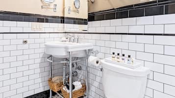 Bathtub, hair dryer, towels, shampoo