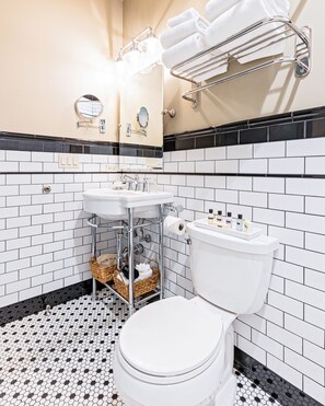 Bathtub, hair dryer, towels, shampoo