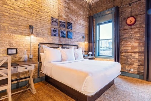 Hip Urban Loft-Small Town Charm -124 LOFTS #4