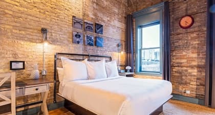 Hip Urban Loft-Small Town Charm -124 LOFTS #4