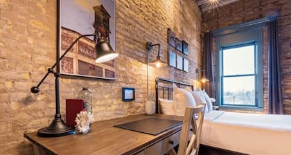 Hip Urban Loft-Small Town Charm -124 LOFTS #4