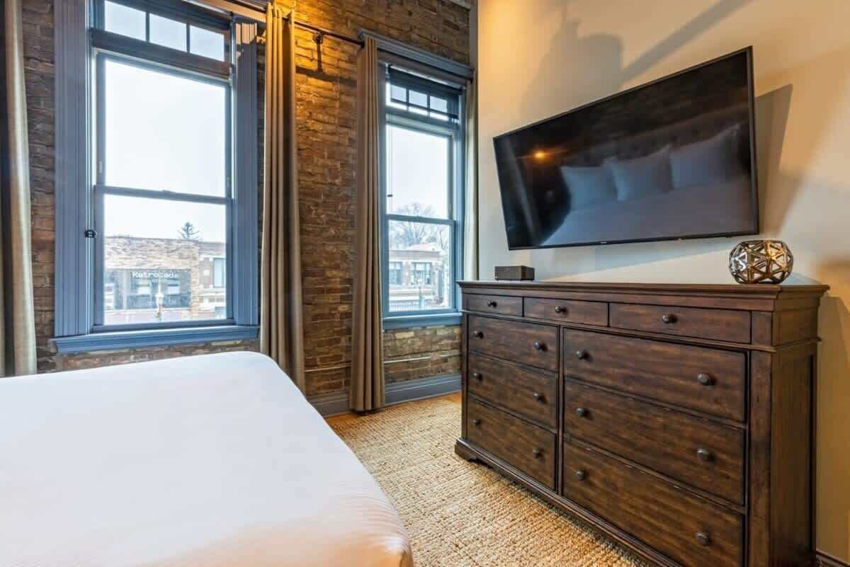 1 bedroom, desk, iron/ironing board, WiFi