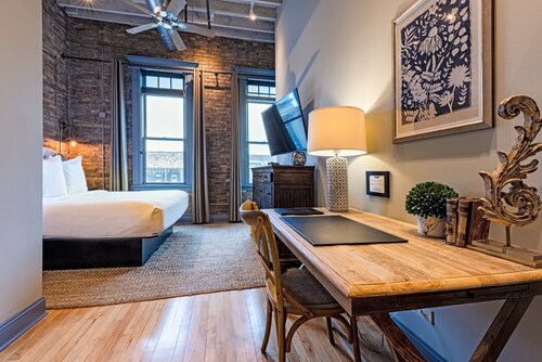 124 Lofts #1 - Downtown Dundee - Walk to Dining