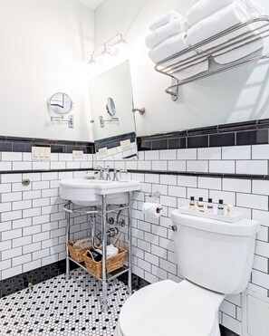 Bruser, hårtørrer, håndklæder, Shampoo