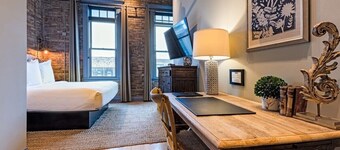 Hip Urban Loft-Small Town Charm - 124 LOFTS #1