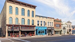 A historic building with multiple storefronts, including a tavern and a church. - 124 Lofts #1 - Downtown Dundee - Walk to Dining (West Dundee)