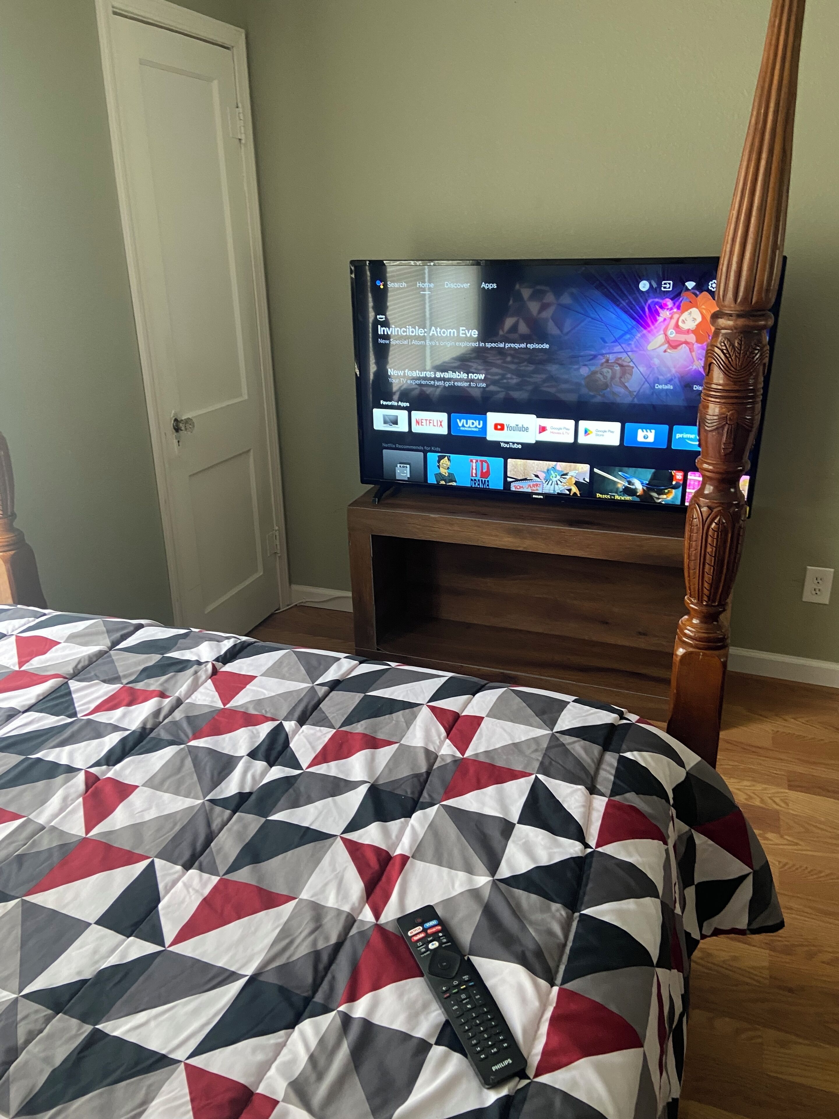 4 bedrooms, desk, iron/ironing board, WiFi (free)