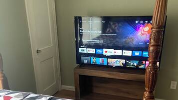 4 bedrooms, desk, iron/ironing board, free WiFi