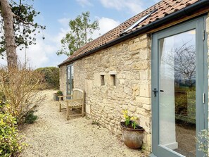 Terrace/patio - The Chicken Shed is perfect for a couple. (Cold Ashton, near Bath)