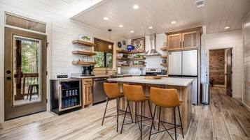 雪櫃、微波爐、焗爐、爐具