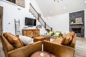 TV connectée, cheminée, jeux vidéo, baby-foot