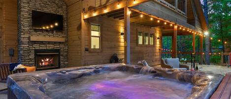 Outdoor spa tub