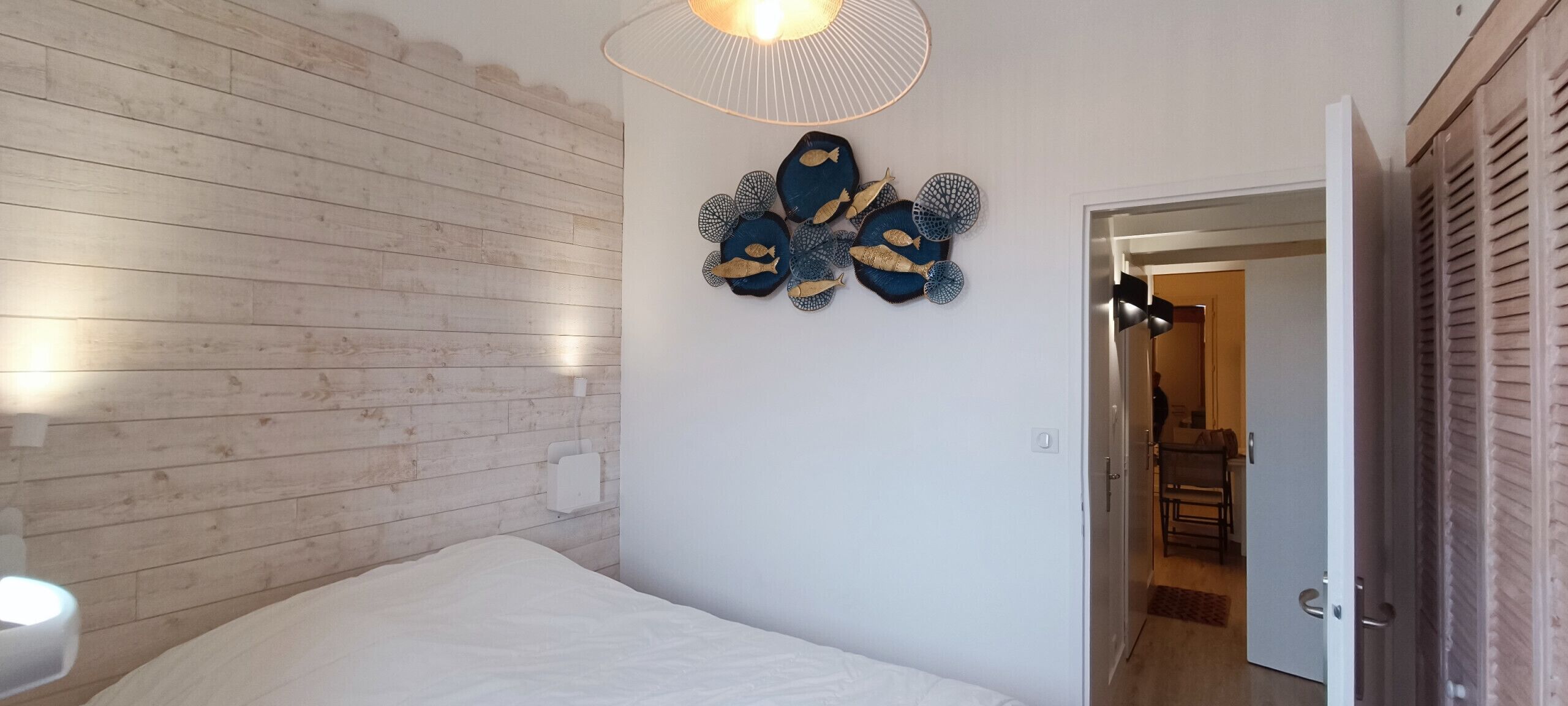 1 habitación, tabla de planchar con plancha y wifi gratis 